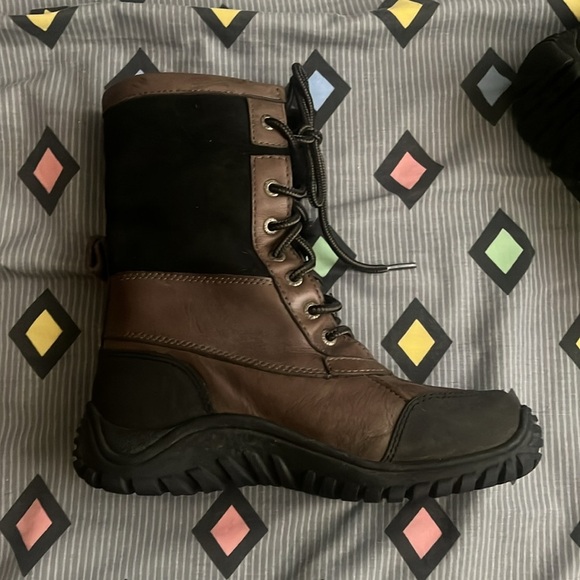 Uggs Winter Boots size 5 gore tex - Picture 6 of 8